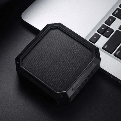 Adventure Solar Charger 10,000 mAh – Integrated Solar Panel & Multi‑Cable Bank for Trekking